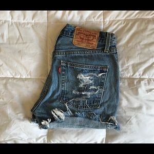 High Wasted Distressed Levi’s